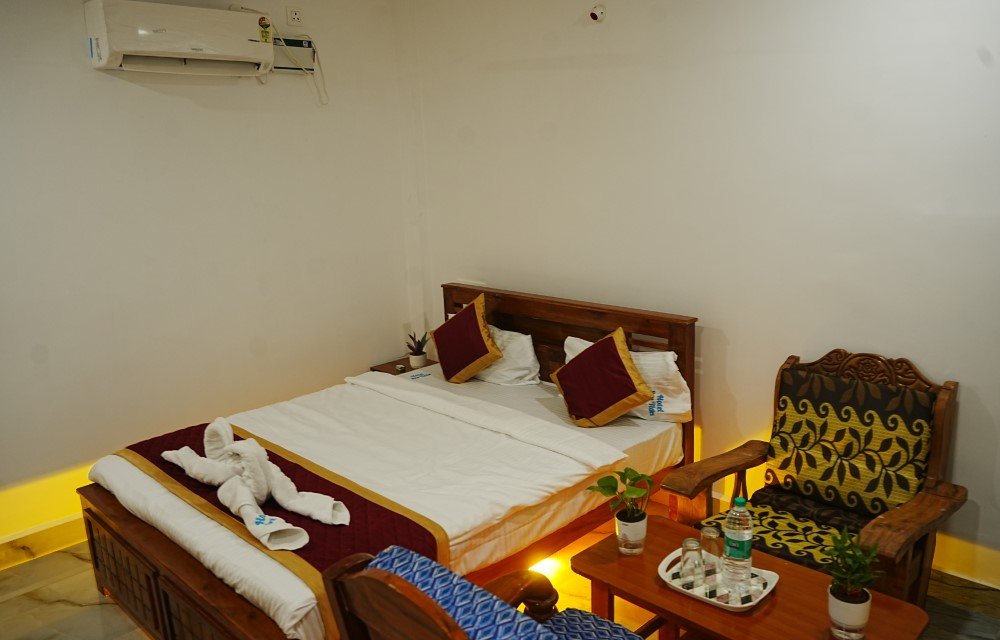 Standard  Room at Hotel Sea Tides Picture